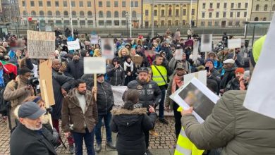 Photo of المئات يتظاهرون بوسط جوتنبرج ضد ما تفعله الخدمات الاجتماعية السويدية