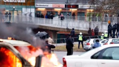 Photo of إصابة 9 من رجال الشرطة بعد أعمال شغب وهجمات ضد أفراد الشرطة شرقي السويد